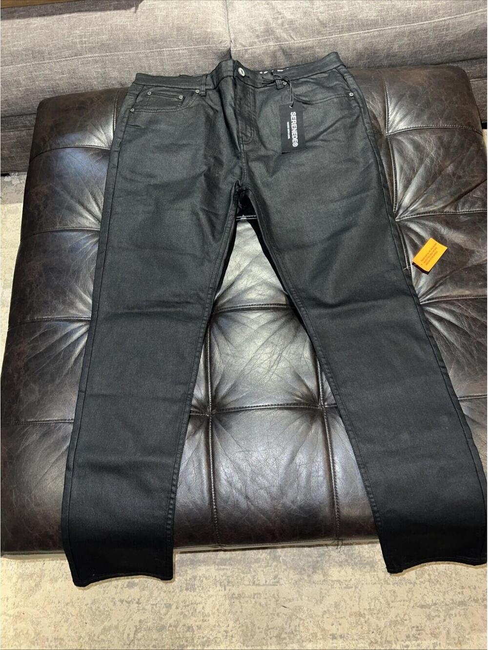 Slim Straight Men's Jeans in Black - Tailored Everyday Style